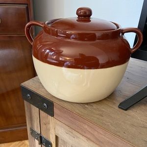Vintage ceramic bean pot